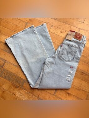Levi's Ribcage Bell Jeans